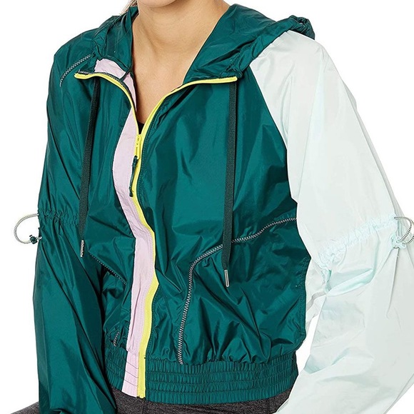 Retro Crop Colourblock Windbreaker
(Puma 517378 - Cosmic Women’s Jacket) - Picture 2 of 11